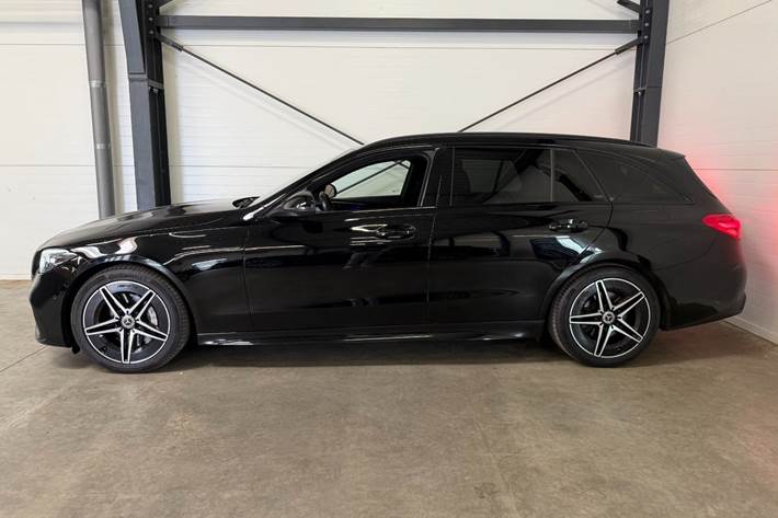 Sort Mercedes C220 d fra 2023