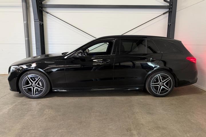 Sort Mercedes C220 d fra 2023