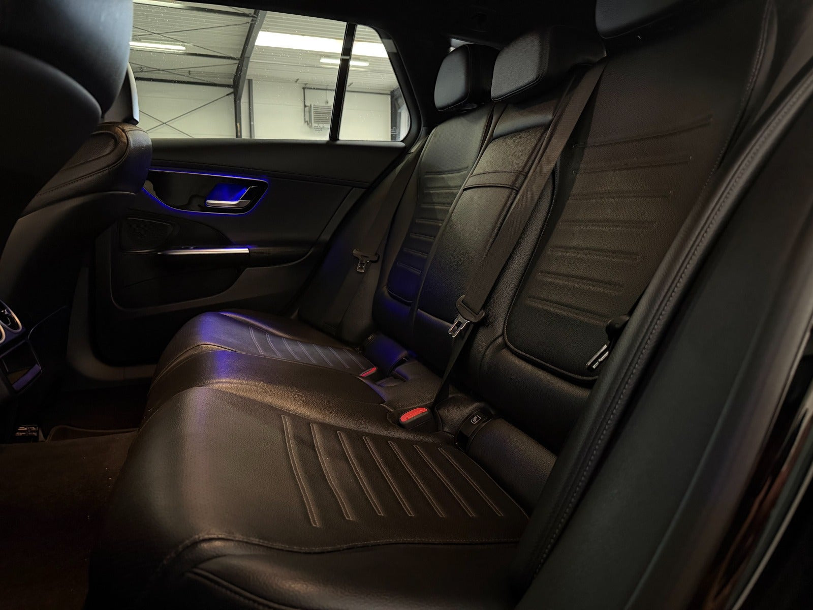 Sort Mercedes C220 d fra 2023