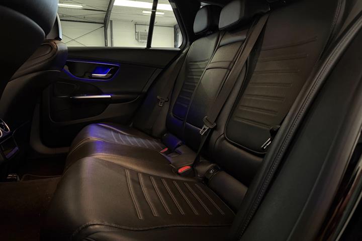 Sort Mercedes C220 d fra 2023