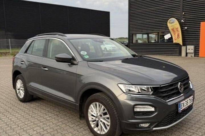 Grå VW T-Roc fra 2019 set udefra