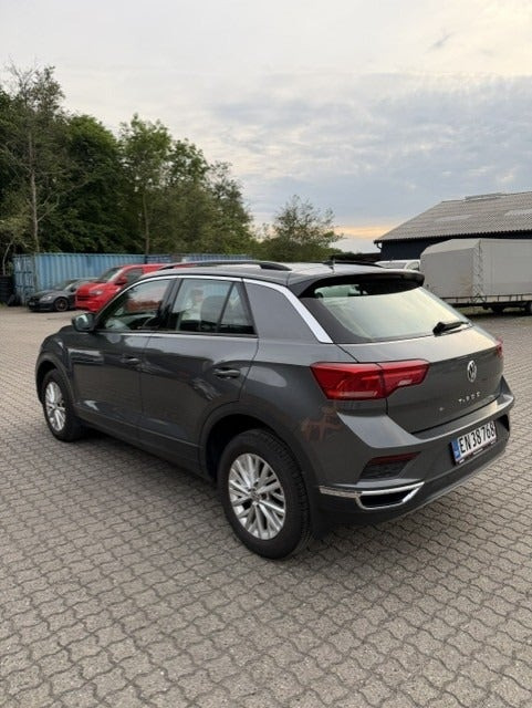 Grå VW T-Roc fra 2019