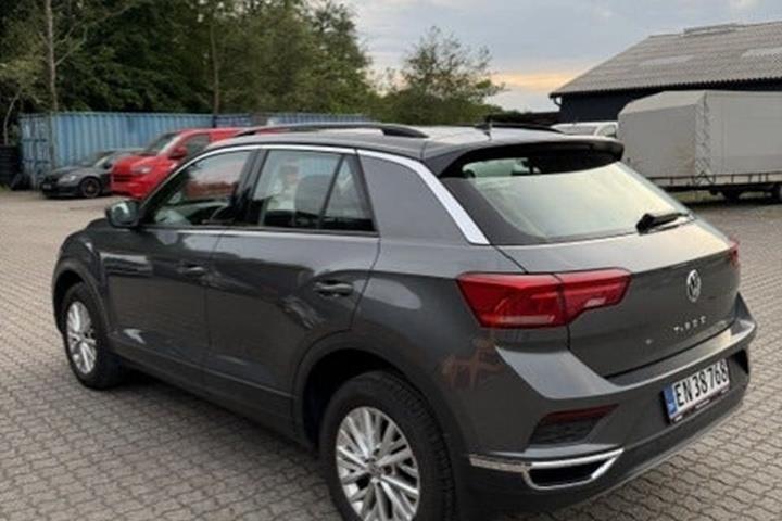Grå VW T-Roc fra 2019