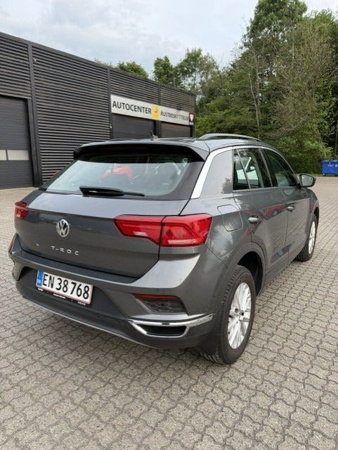 Grå VW T-Roc fra 2019