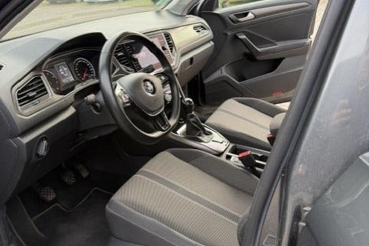Grå VW T-Roc fra 2019