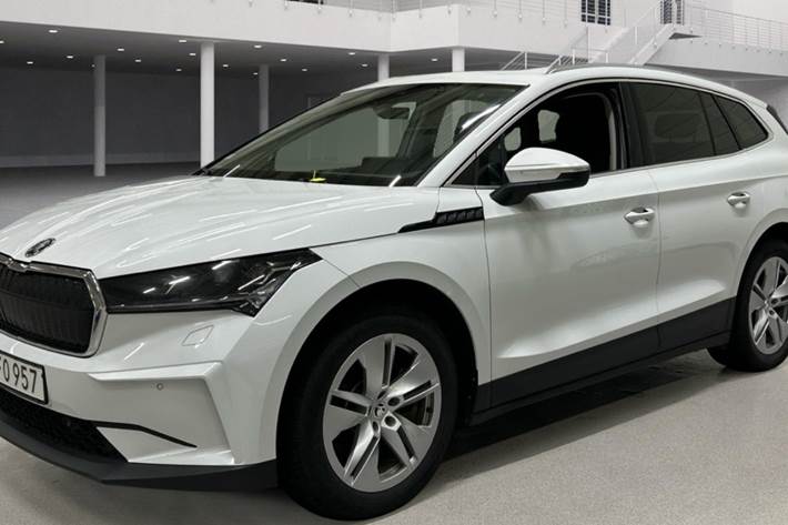 Hvid Skoda Enyaq fra 2023