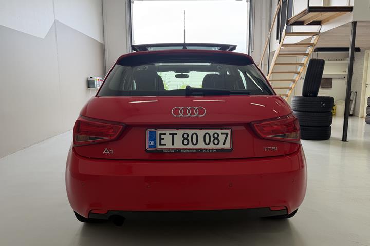 Rød Audi A1 Sportback fra 2013