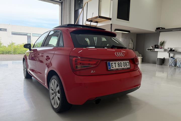 Rød Audi A1 Sportback fra 2013
