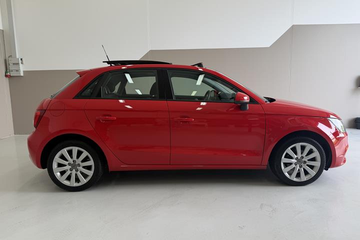 Rød Audi A1 Sportback fra 2013