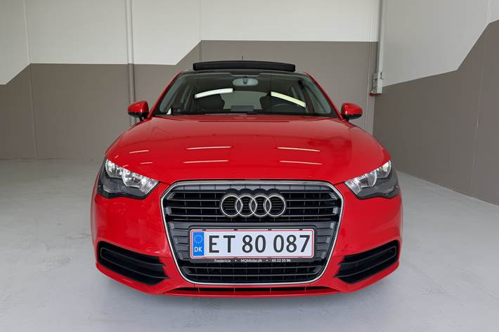 Rød Audi A1 Sportback fra 2013