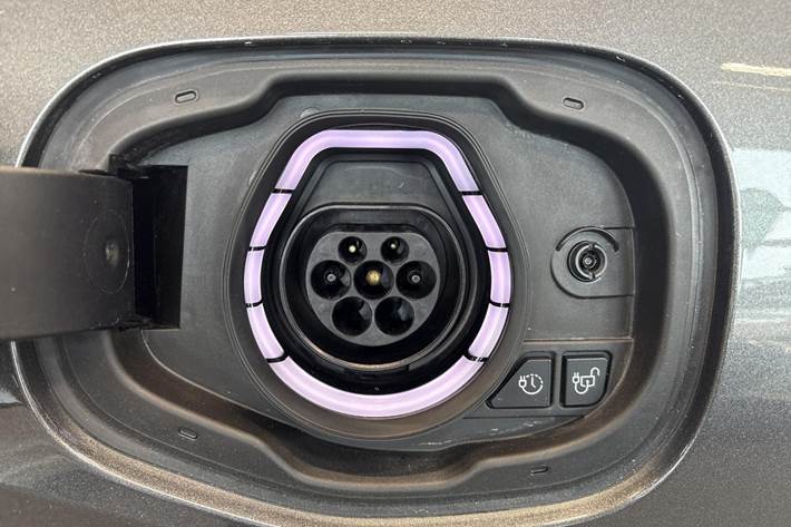 Grå Ford Kuga fra 2021