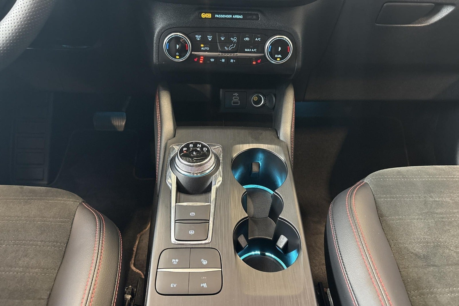 Sort Ford Kuga fra 2023