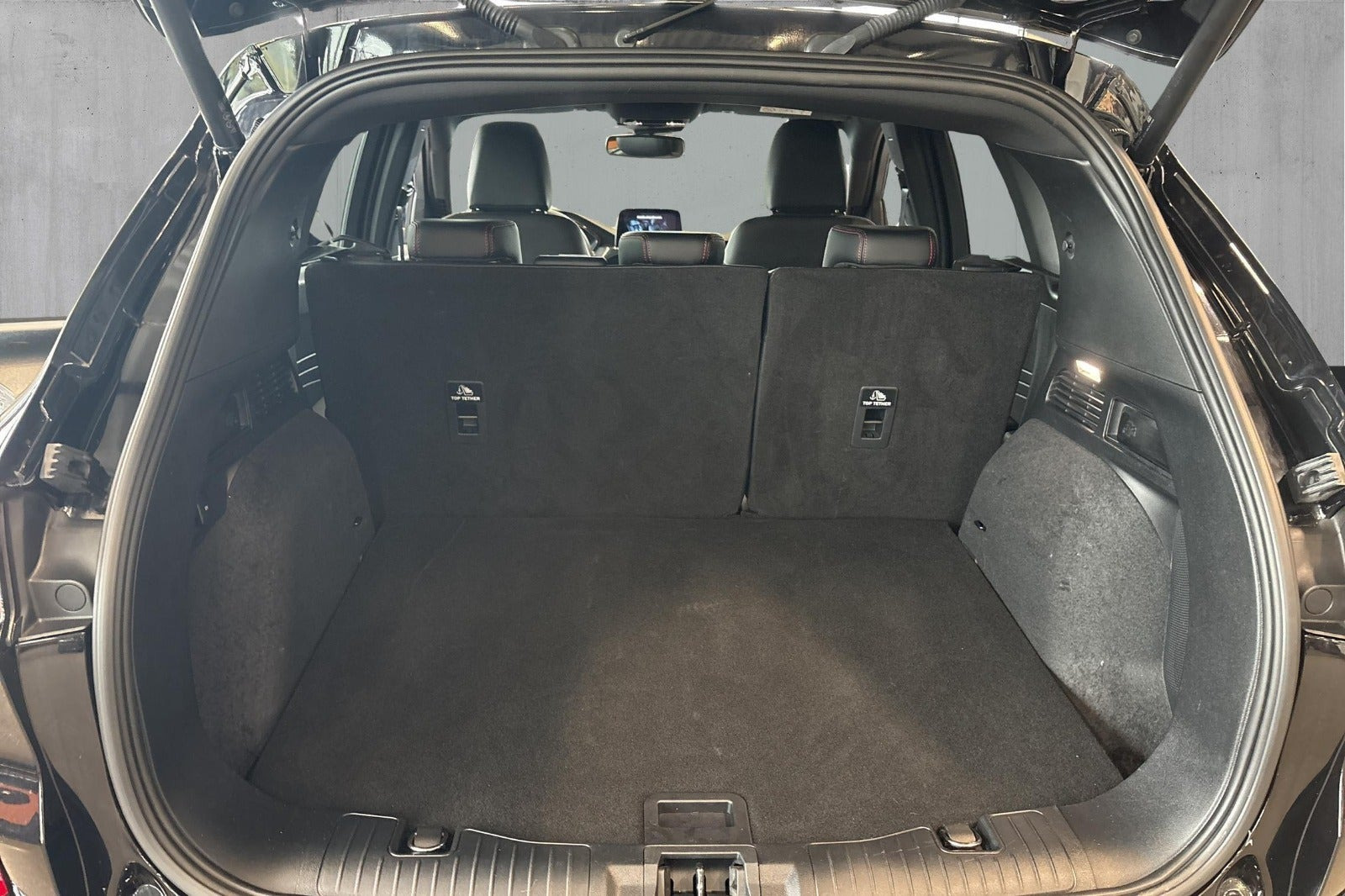 Sort Ford Kuga fra 2023