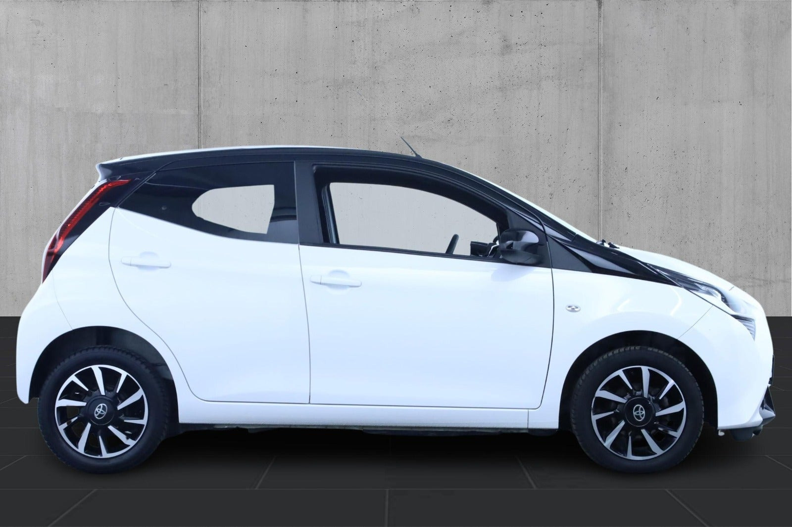 Hvid Toyota Aygo fra 2021