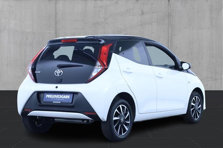 Hvid Toyota Aygo fra 2021