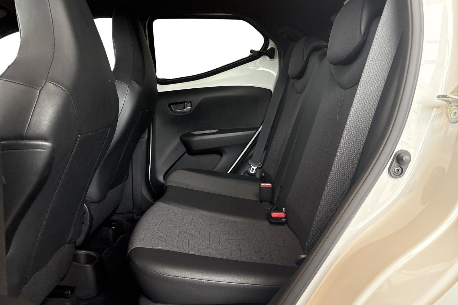 Hvid Toyota Aygo fra 2021