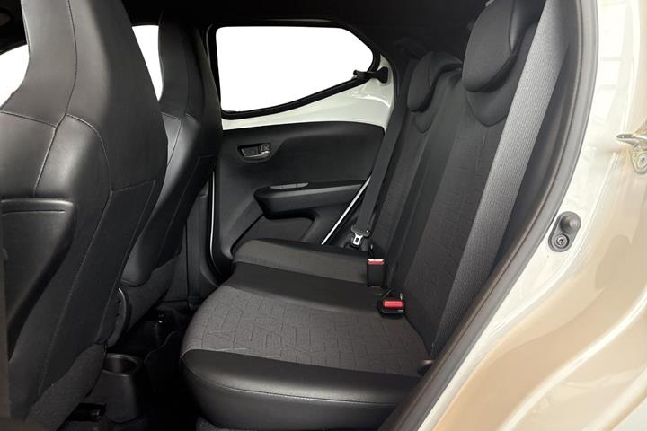 Hvid Toyota Aygo fra 2021