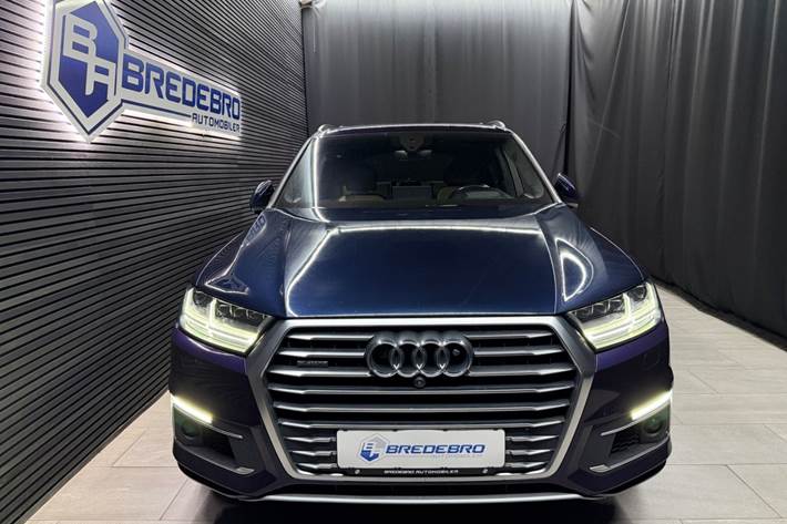 Blå Audi Q7 fra 2016