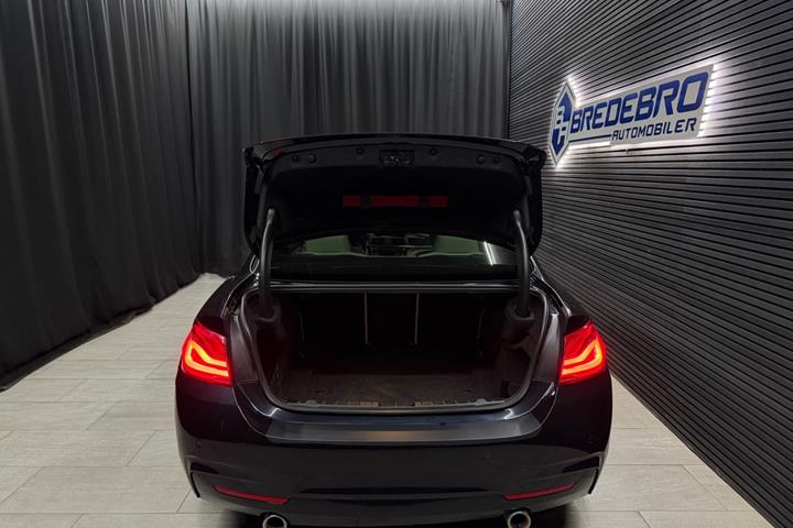Sort BMW 440i fra 2019 set udefra
