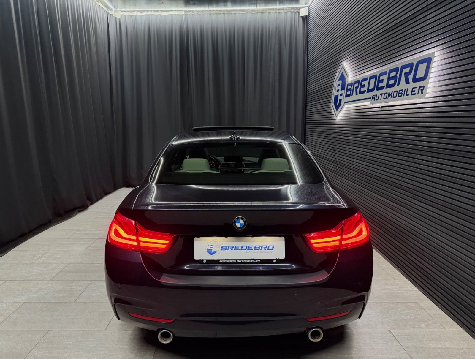 Sort BMW 440i fra 2019 set udefra