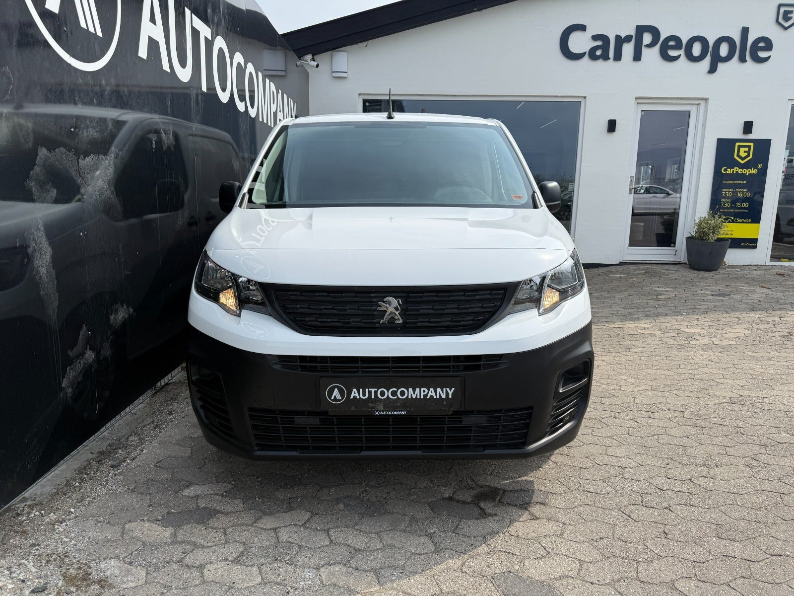 Hvid Peugeot Partner fra 2020