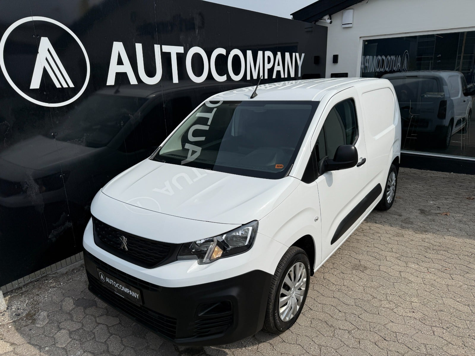 Hvid Peugeot Partner fra 2020
