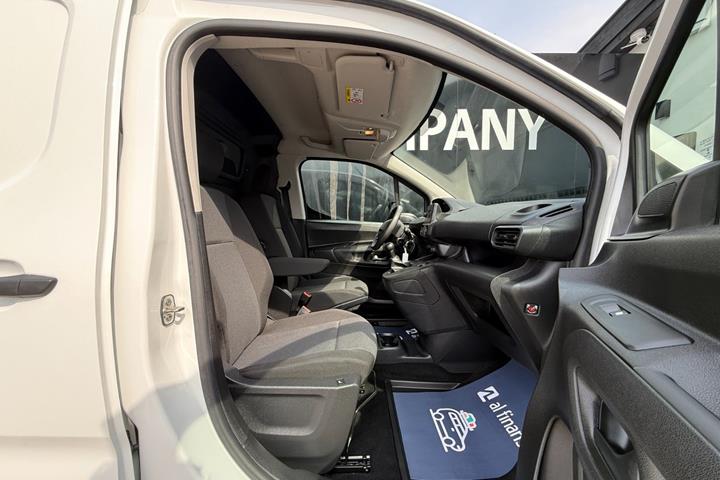 Hvid Peugeot Partner fra 2020