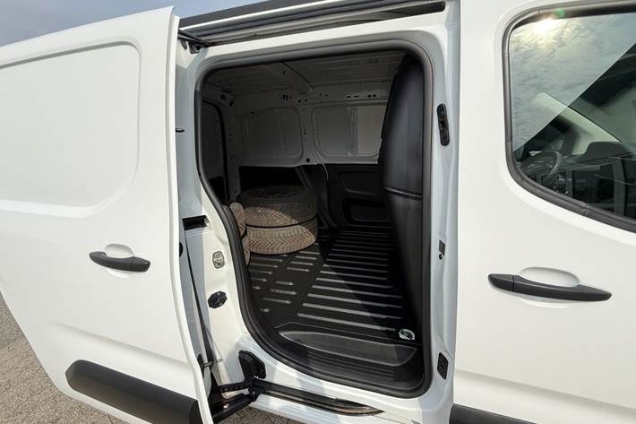 Hvid Peugeot Partner fra 2020
