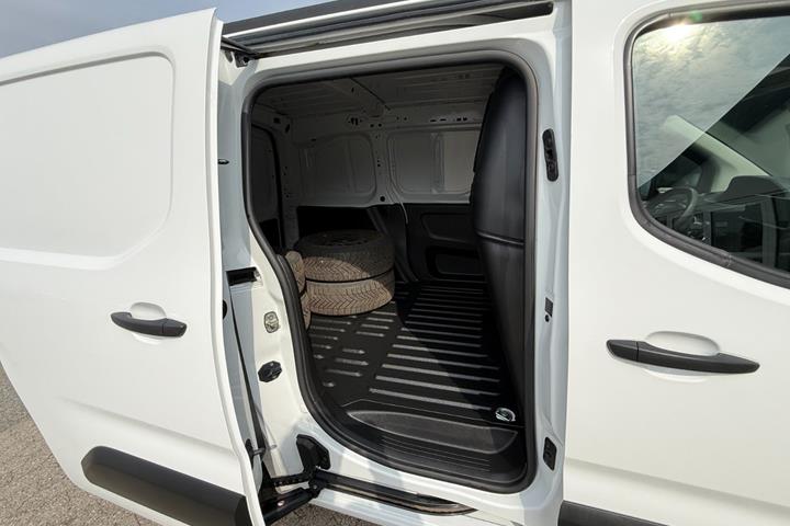 Hvid Peugeot Partner fra 2020