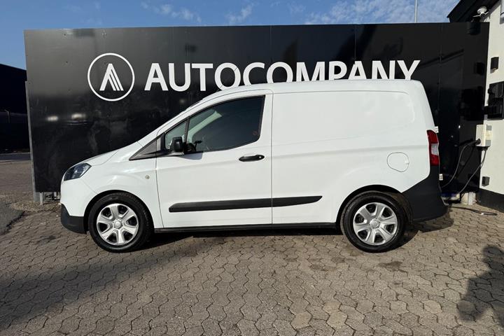 Hvid Ford Transit Courier fra 2022