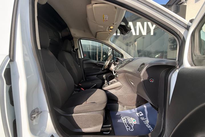 Hvid Ford Transit Courier fra 2022