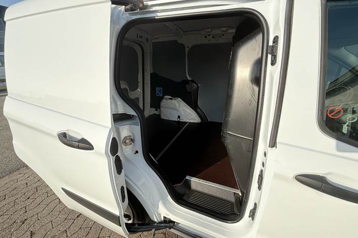 Hvid Ford Transit Courier fra 2022