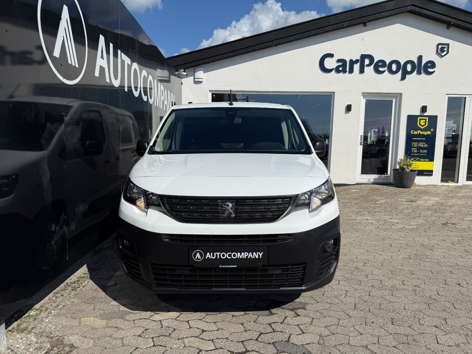 Hvid Peugeot Partner fra 2021