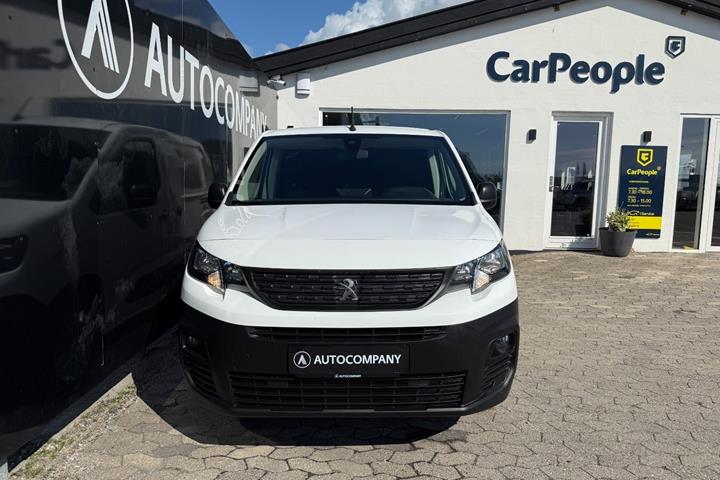 Hvid Peugeot Partner fra 2021