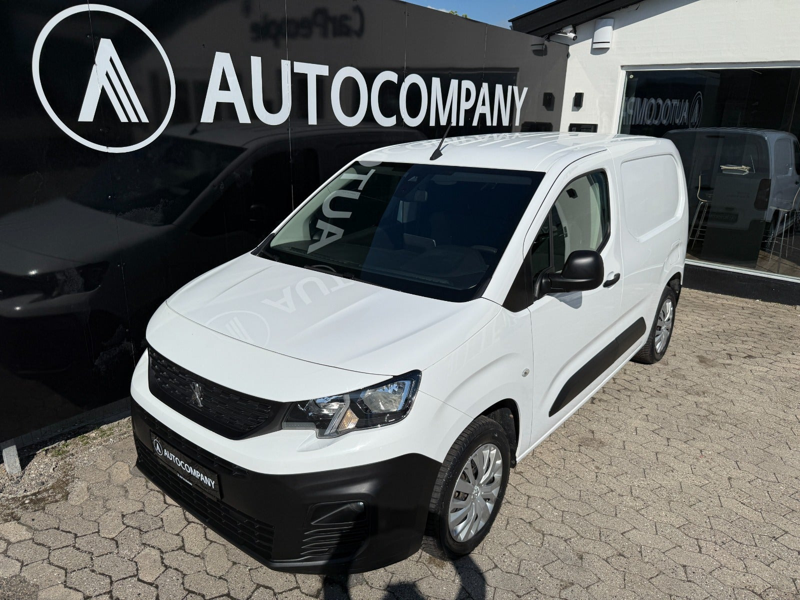 Hvid Peugeot Partner fra 2021