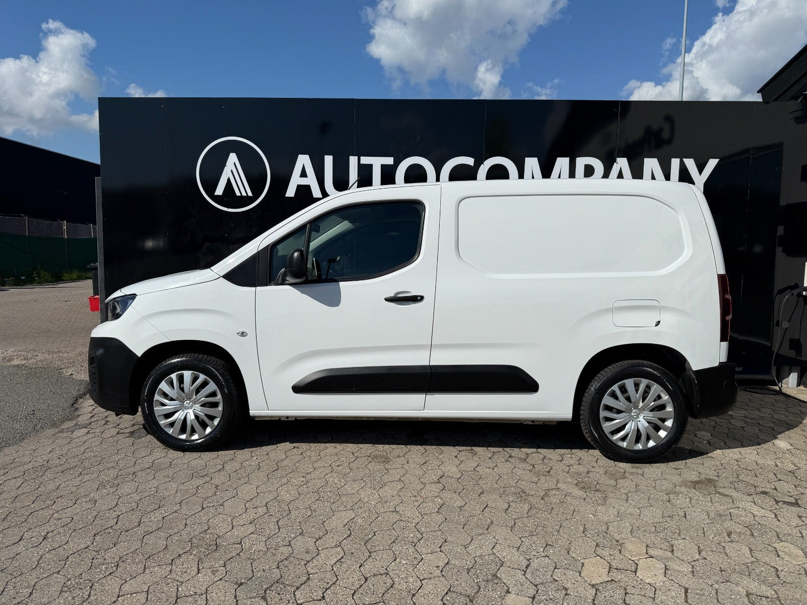 Hvid Peugeot Partner fra 2021