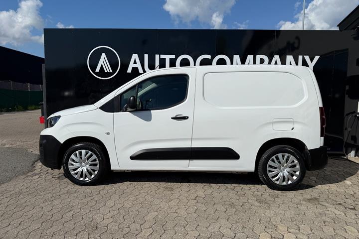 Hvid Peugeot Partner fra 2021