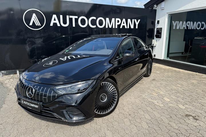 Sort Mercedes EQE43 fra 2023 set udefra