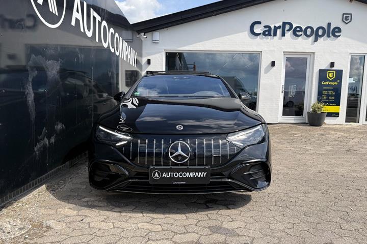 Sort Mercedes EQE43 fra 2023