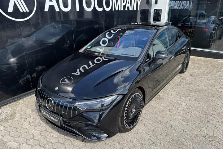 Sort Mercedes EQE43 fra 2023