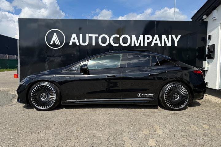 Sort Mercedes EQE43 fra 2023
