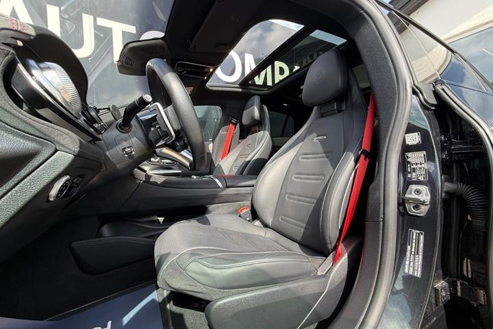 Sort Mercedes EQE43 fra 2023