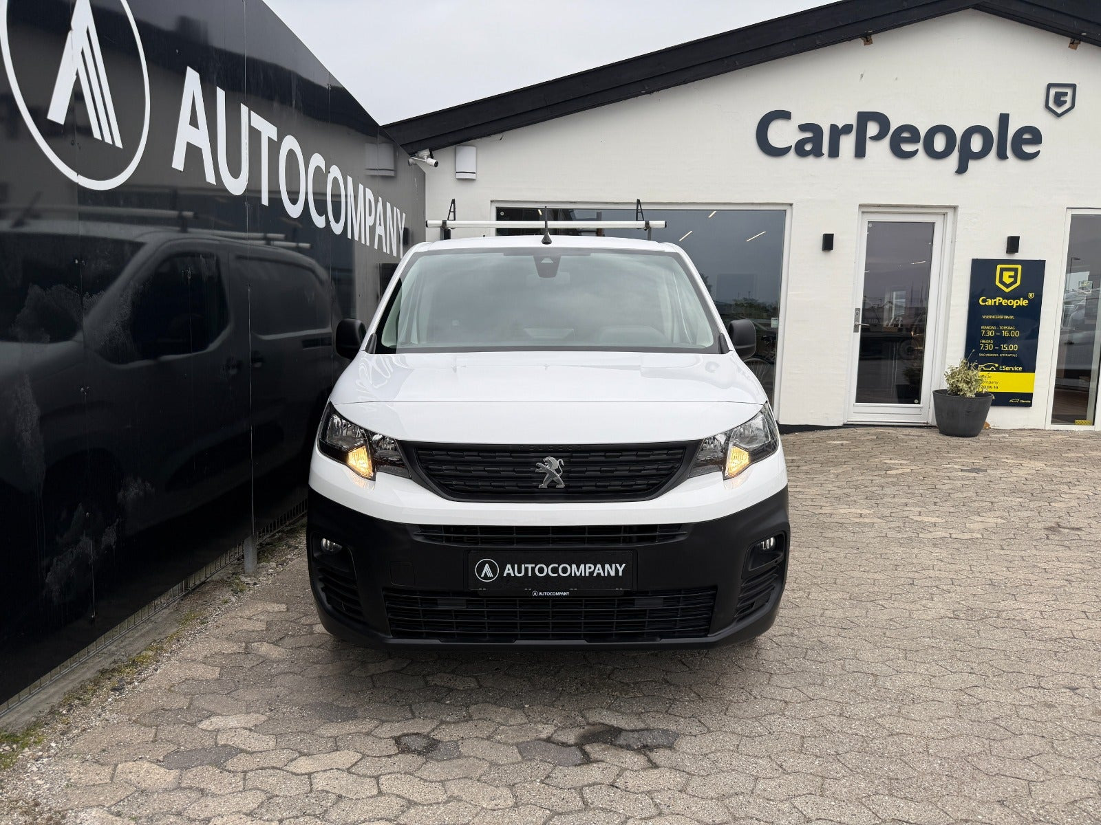 Hvid Peugeot Partner fra 2022