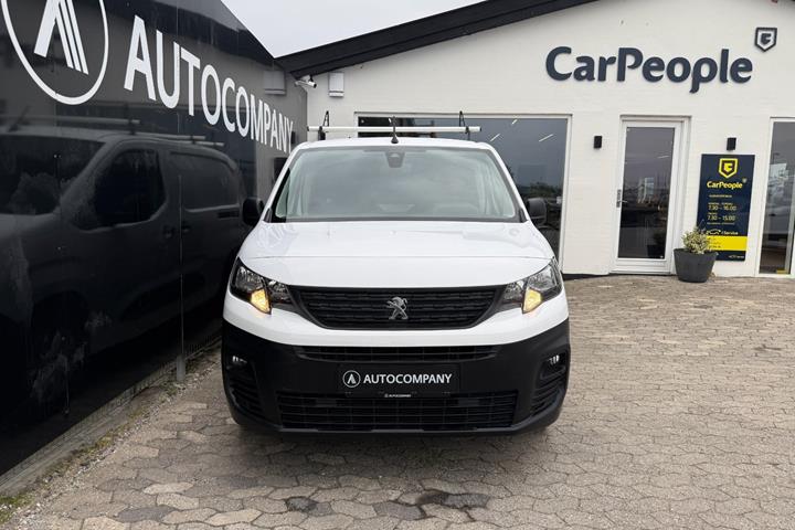 Hvid Peugeot Partner fra 2022