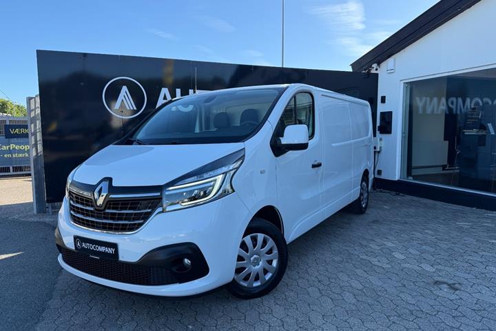 Hvid Renault Trafic T29 fra 2021 set udefra