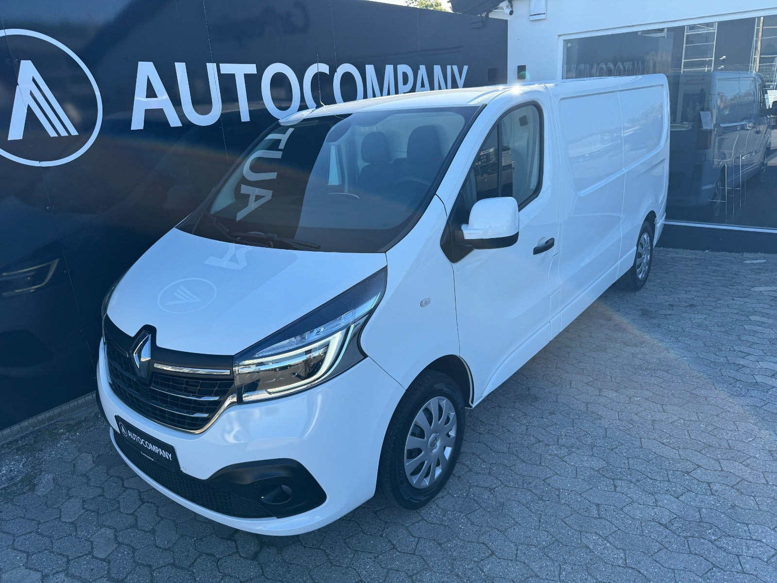 Hvid Renault Trafic T29 fra 2021