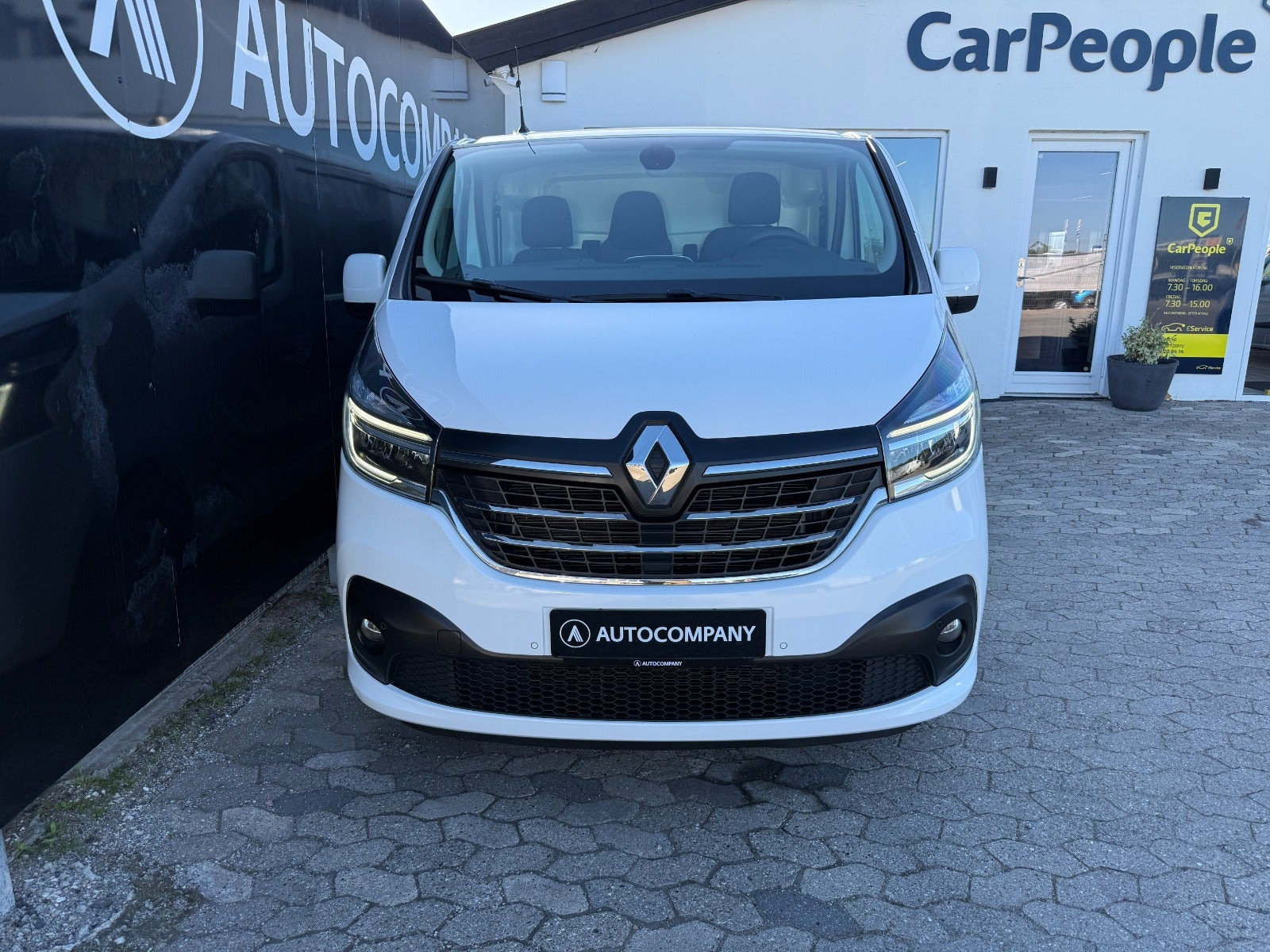Hvid Renault Trafic T29 fra 2021