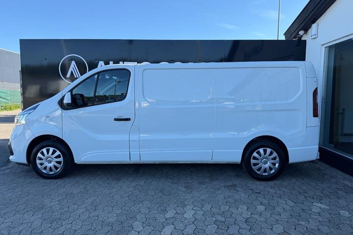 Hvid Renault Trafic T29 fra 2021