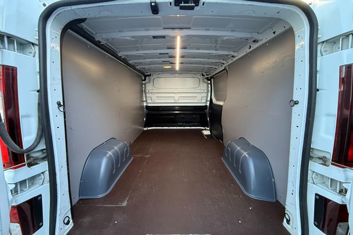 Hvid Renault Trafic T29 fra 2021