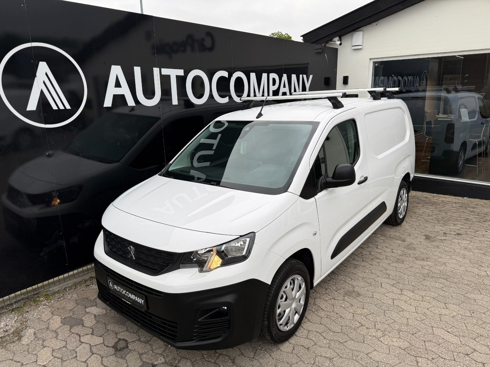 Hvid Peugeot Partner fra 2022